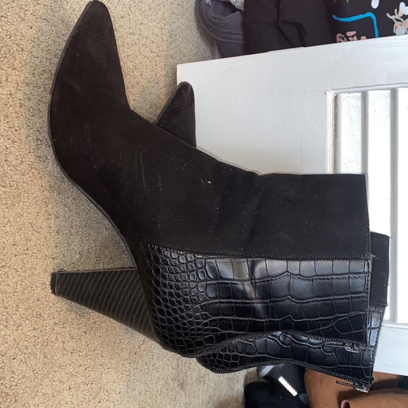 Heel boots - Picture 2 of 11